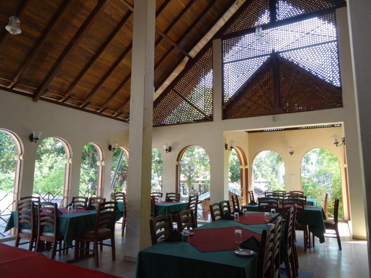 Hotel Shalini Anuradhapura Exterior foto