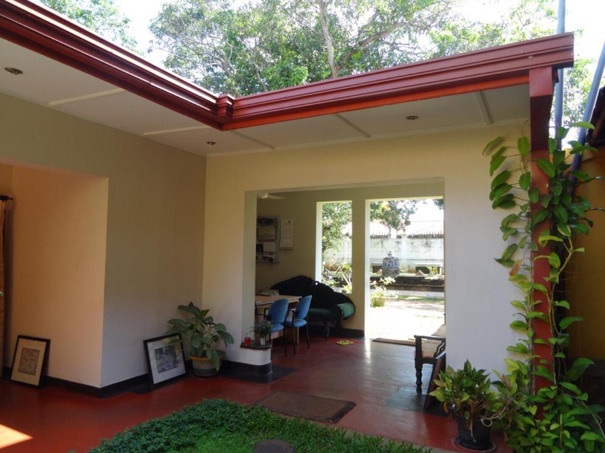 Hotel Shalini Anuradhapura Exterior foto