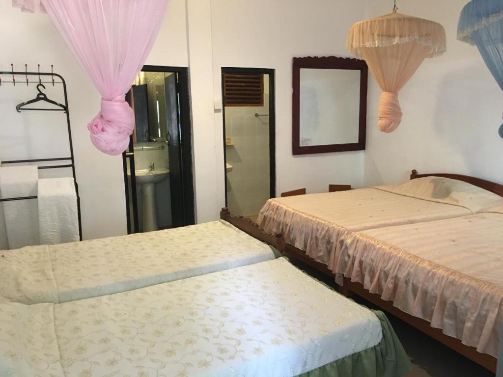 Hotel Shalini Anuradhapura Quarto foto